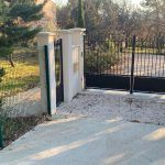 Bien choisir les accessoires de votre portillon en grillage rigide de jardin