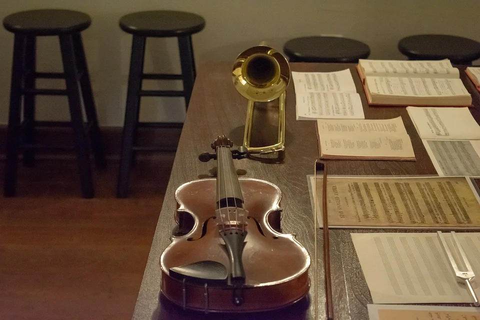 Comment apprendre à jouer d’un instrument de musique en ligne ?