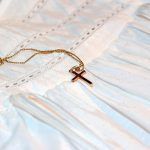Médaille religieuse : choisir le bon symbole