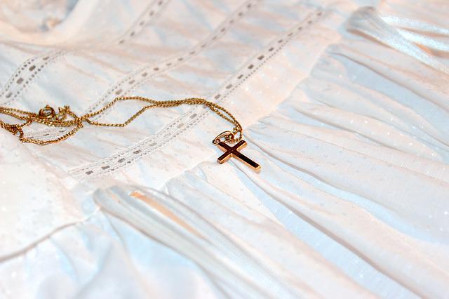 Médaille religieuse : choisir le bon symbole
